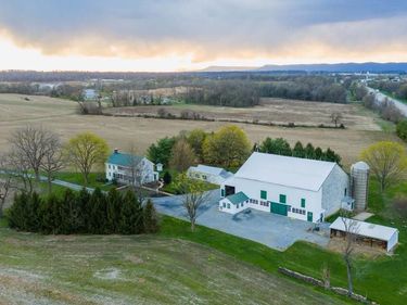 1122 W TRINDLE ROAD, MECHANICSBURG, PA 17055