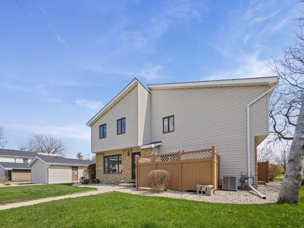 231 E Woodlawn Road , New Lenox, IL 60451