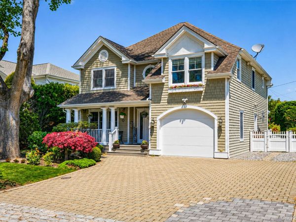71 Mc Cue, Babylon, NY 11702