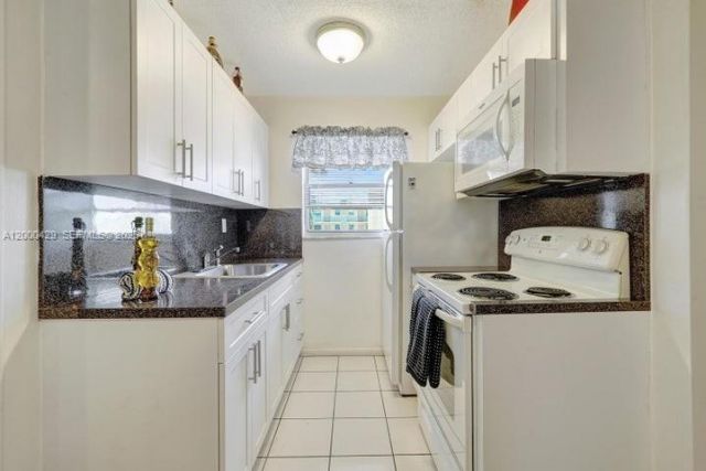 2145 Pierce St, Unit 326, Hollywood, FL 33020 Photo