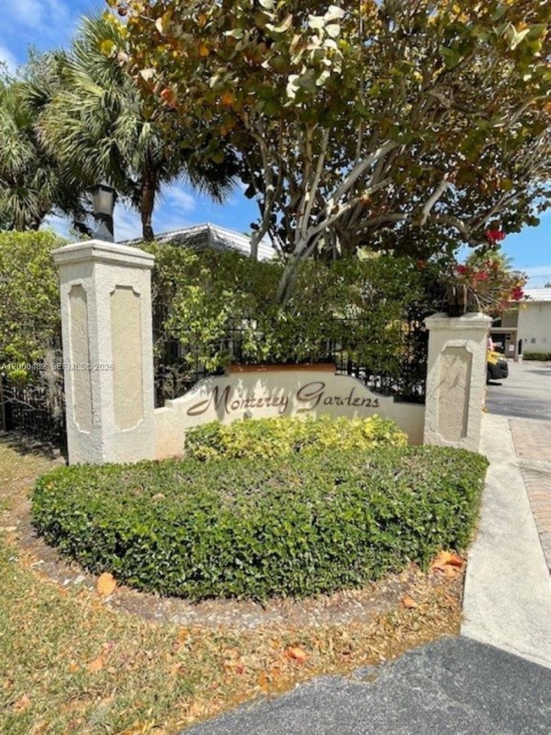 8601 SW 68th Ct, Unit 4, Pinecrest, FL 33156 Photo