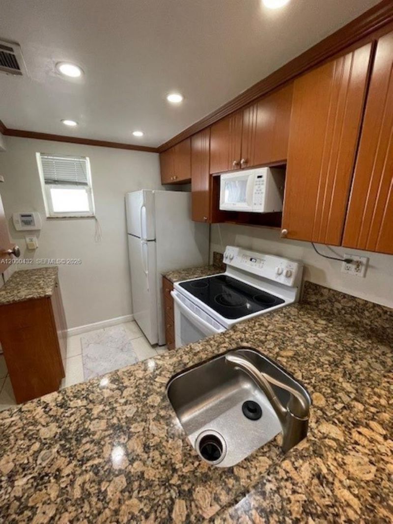 8601 SW 68th Ct, Unit 4, Pinecrest, FL 33156 Photo