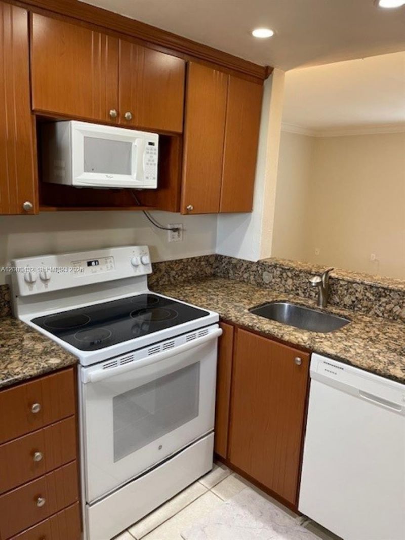 8601 SW 68th Ct, Unit 4, Pinecrest, FL 33156 Photo