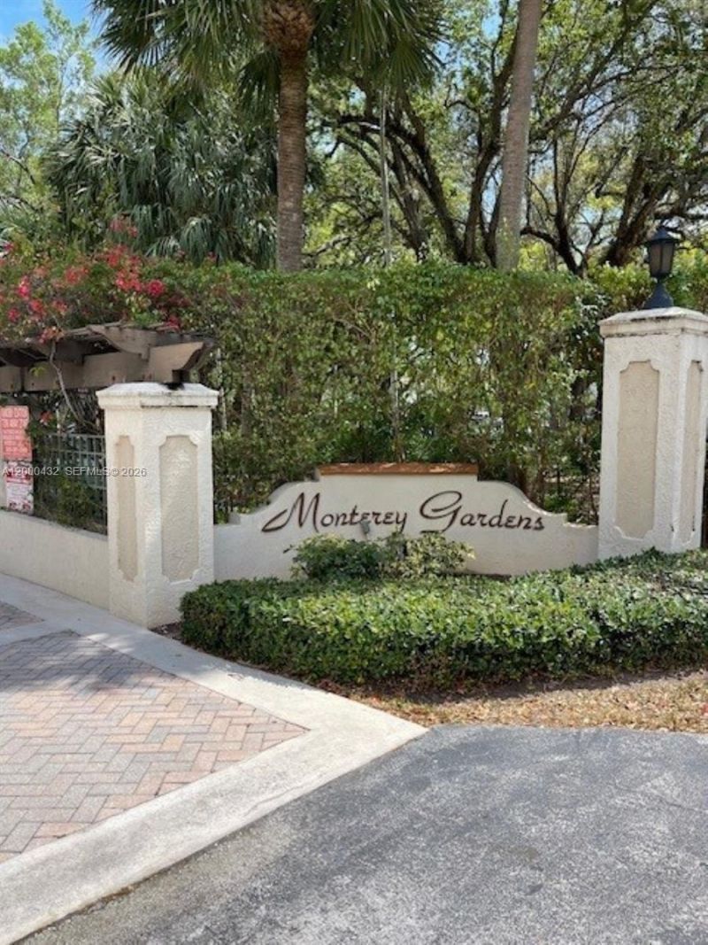 8601 SW 68th Ct, Unit 4, Pinecrest, FL 33156 Photo