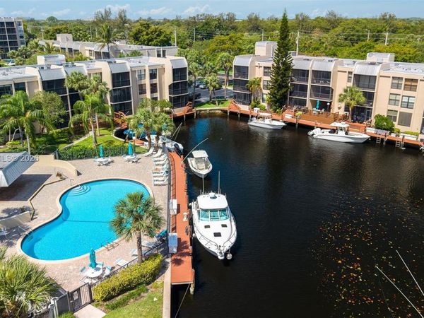 16 Royal Palm Way, Unit 205, Boca Raton, FL 33432