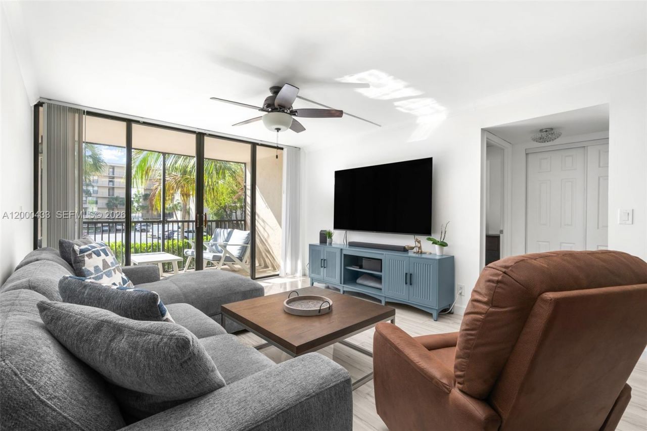 16 Royal Palm Way, Unit 205, Boca Raton, FL 33432 Photo