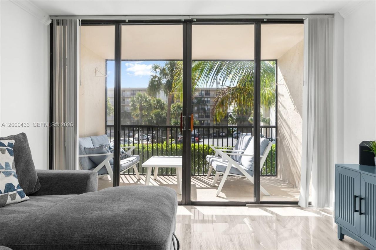 16 Royal Palm Way, Unit 205, Boca Raton, FL 33432 Photo