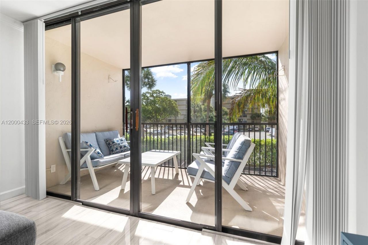 16 Royal Palm Way, Unit 205, Boca Raton, FL 33432 Photo