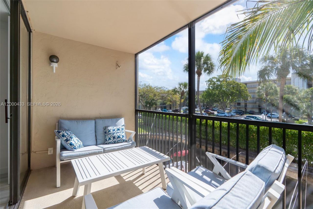 16 Royal Palm Way, Unit 205, Boca Raton, FL 33432 Photo