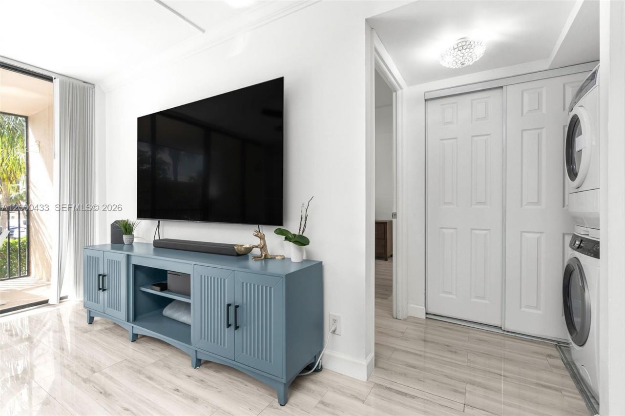 16 Royal Palm Way, Unit 205, Boca Raton, FL 33432 Photo