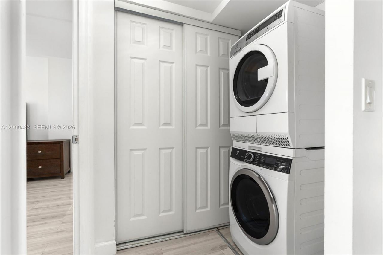 16 Royal Palm Way, Unit 205, Boca Raton, FL 33432 Photo