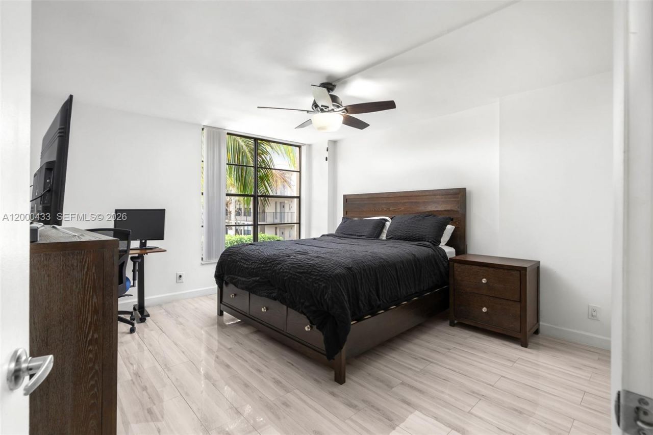 16 Royal Palm Way, Unit 205, Boca Raton, FL 33432 Photo