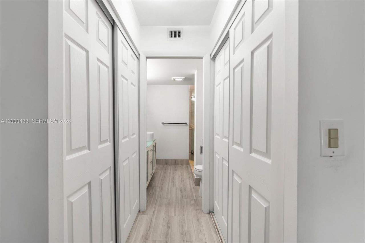 16 Royal Palm Way, Unit 205, Boca Raton, FL 33432 Photo