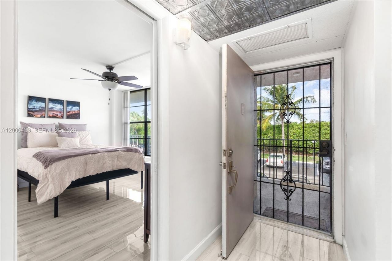 16 Royal Palm Way, Unit 205, Boca Raton, FL 33432 Photo