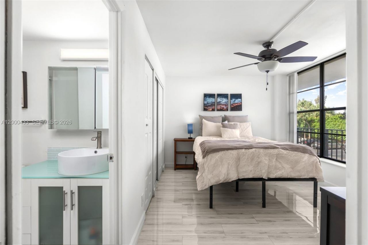 16 Royal Palm Way, Unit 205, Boca Raton, FL 33432 Photo