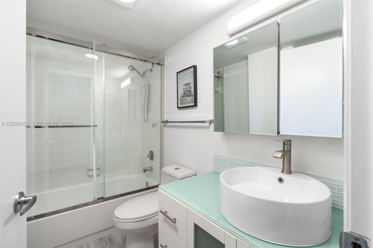 16 Royal Palm Way, Unit 205, Boca Raton, FL 33432 Photo