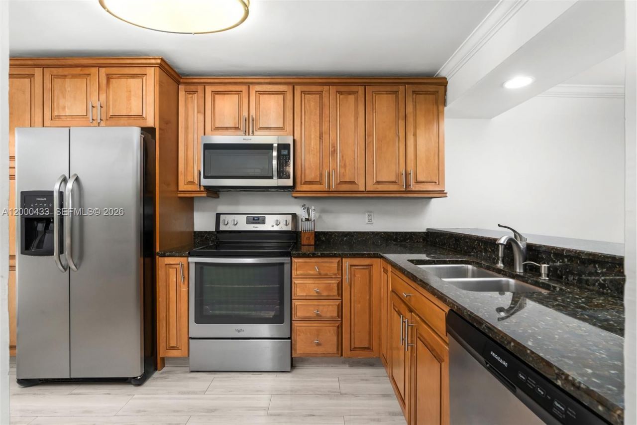 16 Royal Palm Way, Unit 205, Boca Raton, FL 33432 Photo