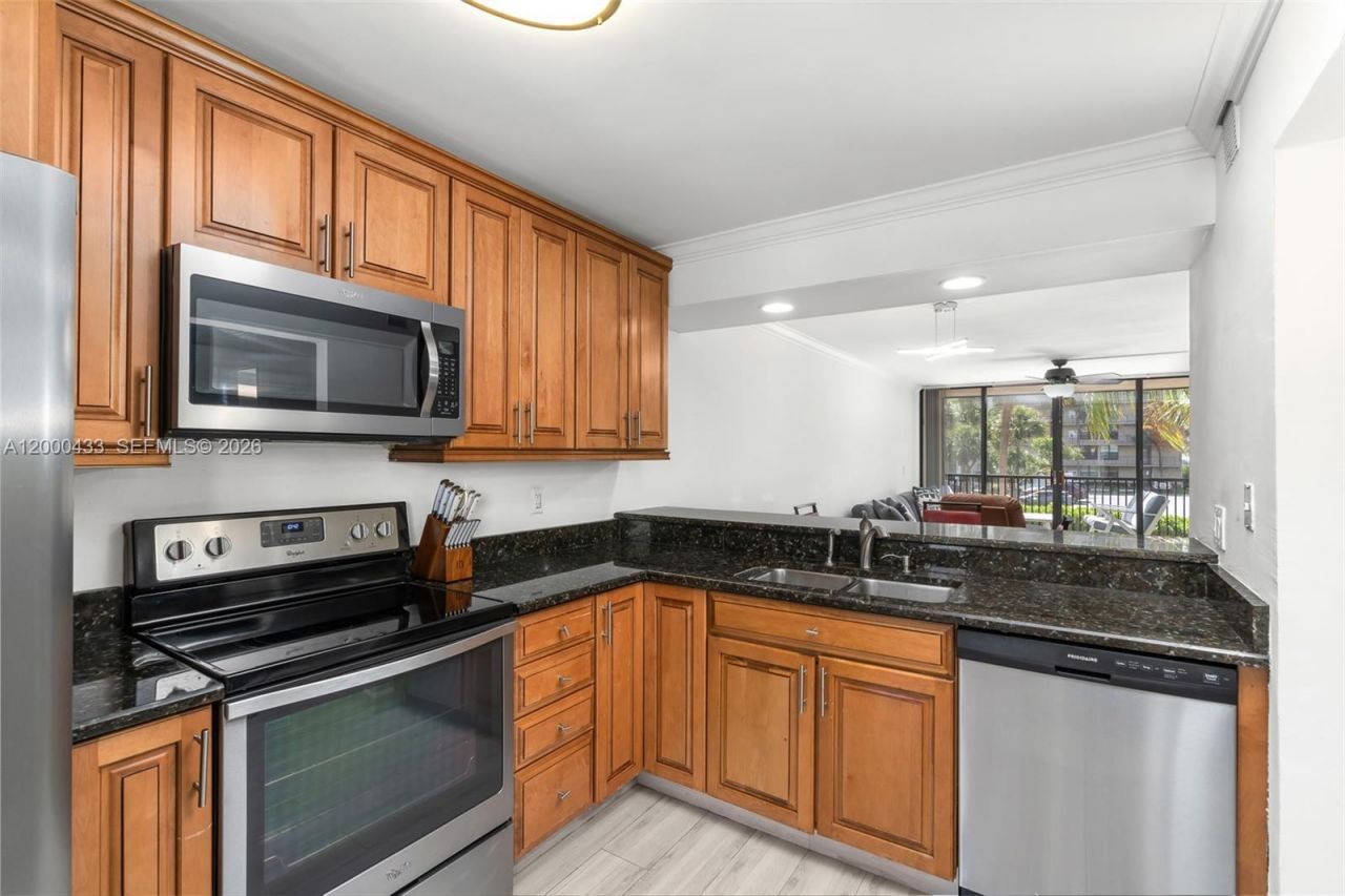 16 Royal Palm Way, Unit 205, Boca Raton, FL 33432 Photo