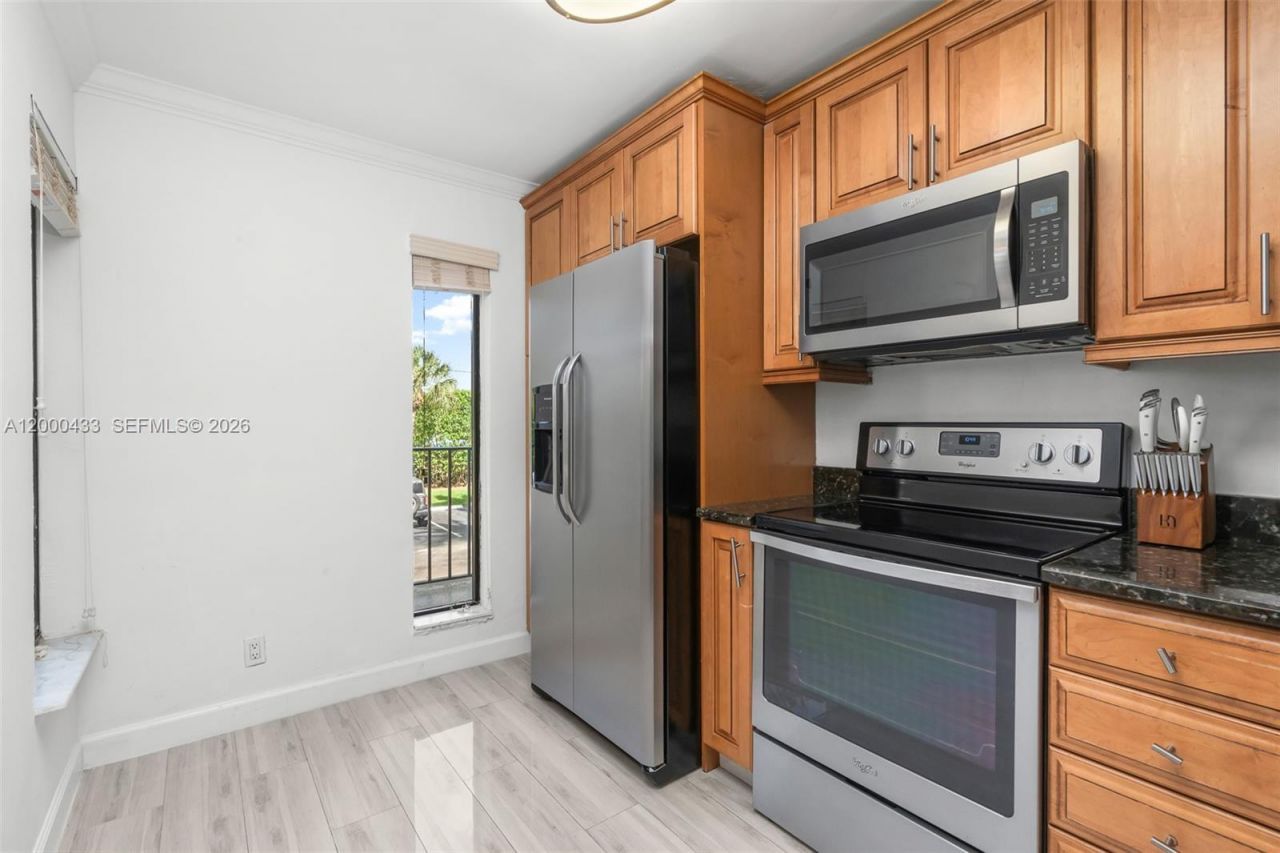 16 Royal Palm Way, Unit 205, Boca Raton, FL 33432 Photo