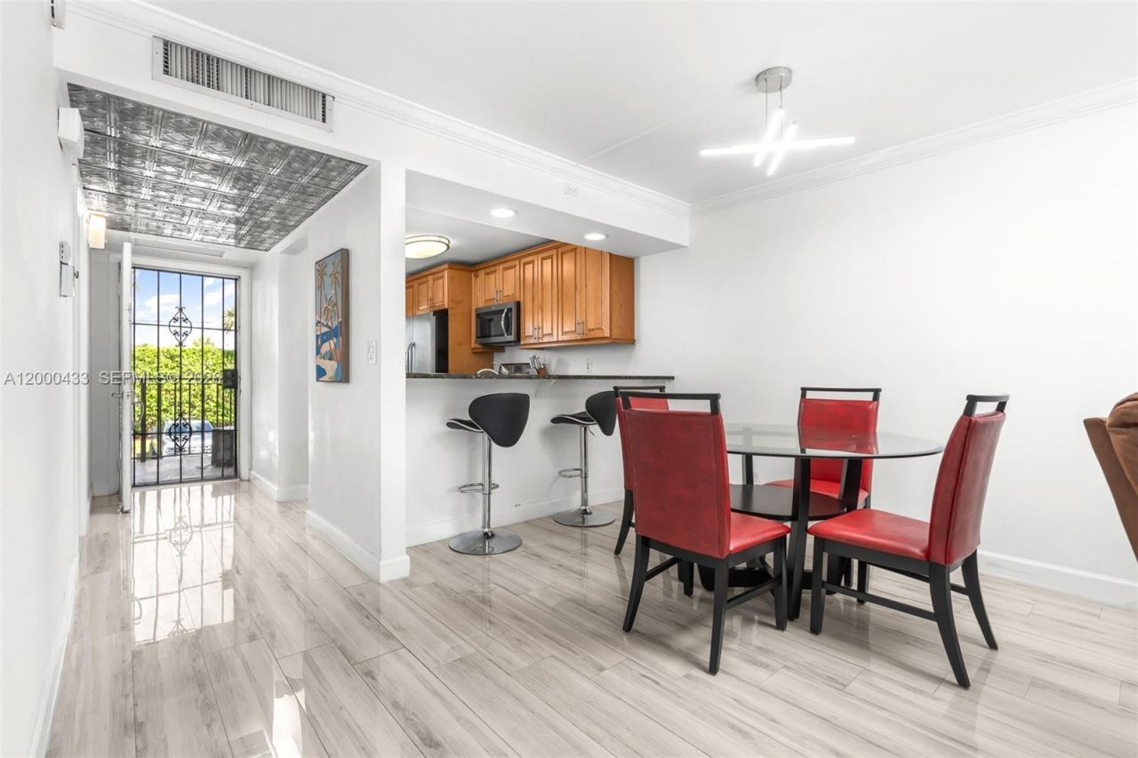 16 Royal Palm Way, Unit 205, Boca Raton, FL 33432 Photo