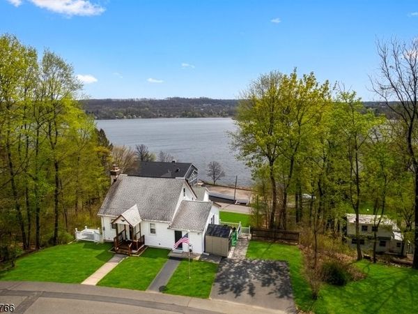6 Lakeview Ter, Stanhope, NJ 07874