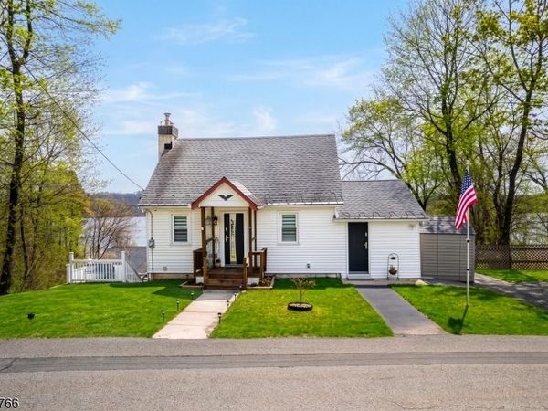 6 Lakeview Ter, Stanhope, NJ 07874