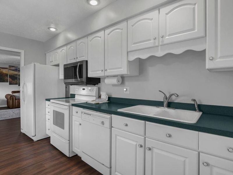 384 Bishop Drive, London, OH 43140 Photo 9