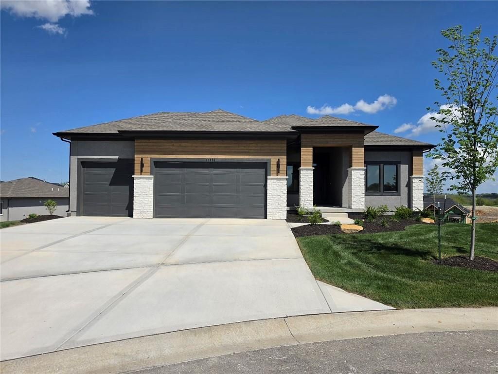 11275 S Gleason Road, Olathe, KS 66061 Main Photo