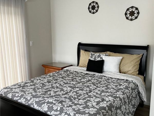 1013 E La Palma, Inglewood, CA 90301