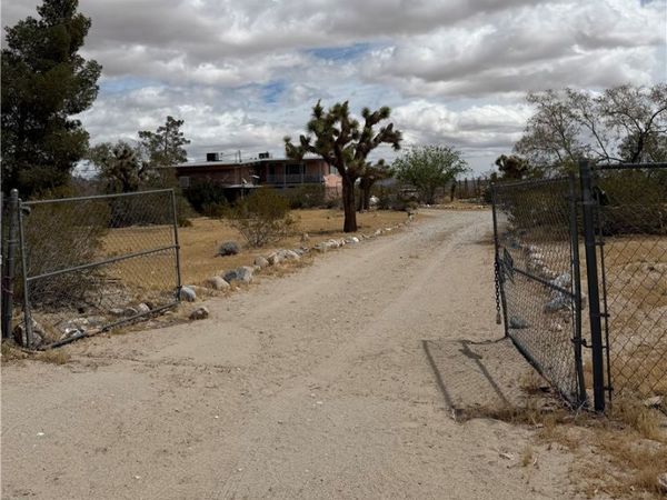 9511 ANZA TRL, Lucerne Valley, CA 92356