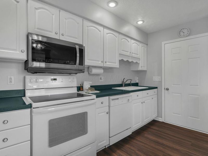 384 Bishop Drive, London, OH 43140 Photo 11