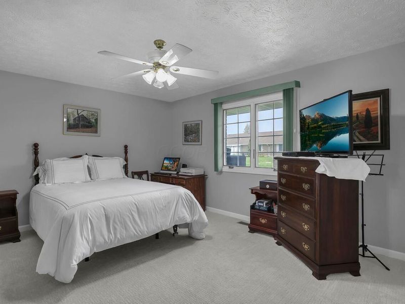 384 Bishop Drive, London, OH 43140 Photo 13