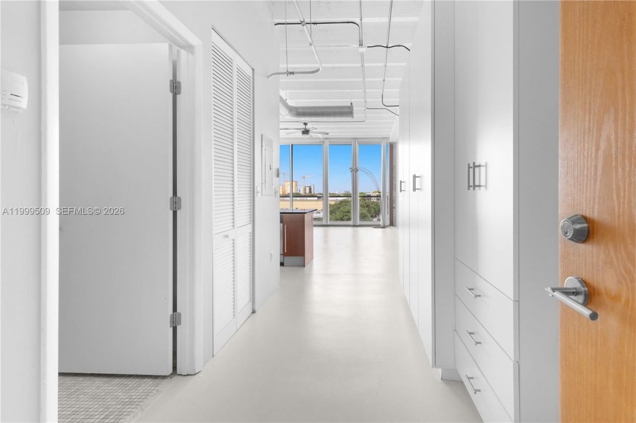 8101 Biscayne Blvd, Unit R-414, Miami, FL 33138 Photo