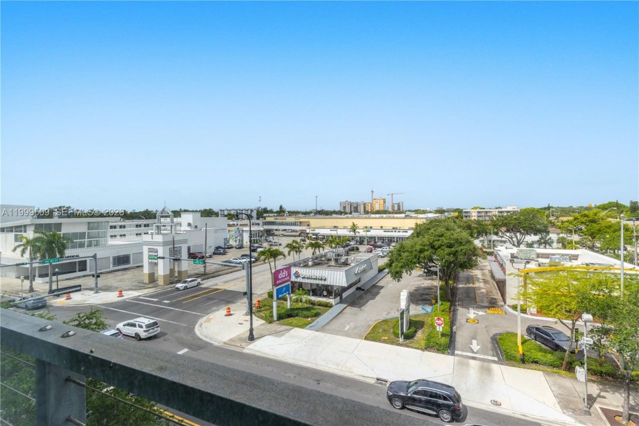 8101 Biscayne Blvd, Unit R-414, Miami, FL 33138 Photo