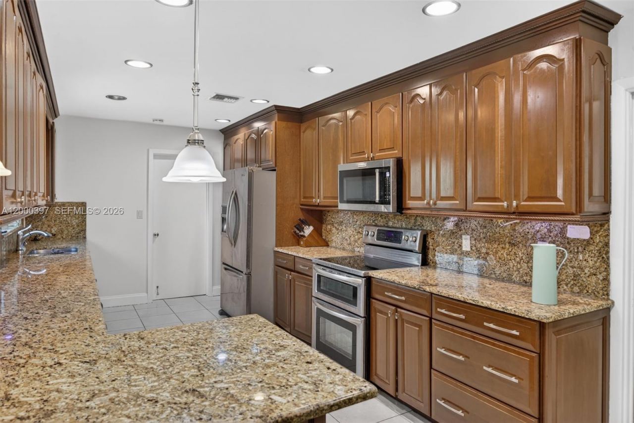 7690 SW 128th St, Pinecrest, FL 33156 Photo