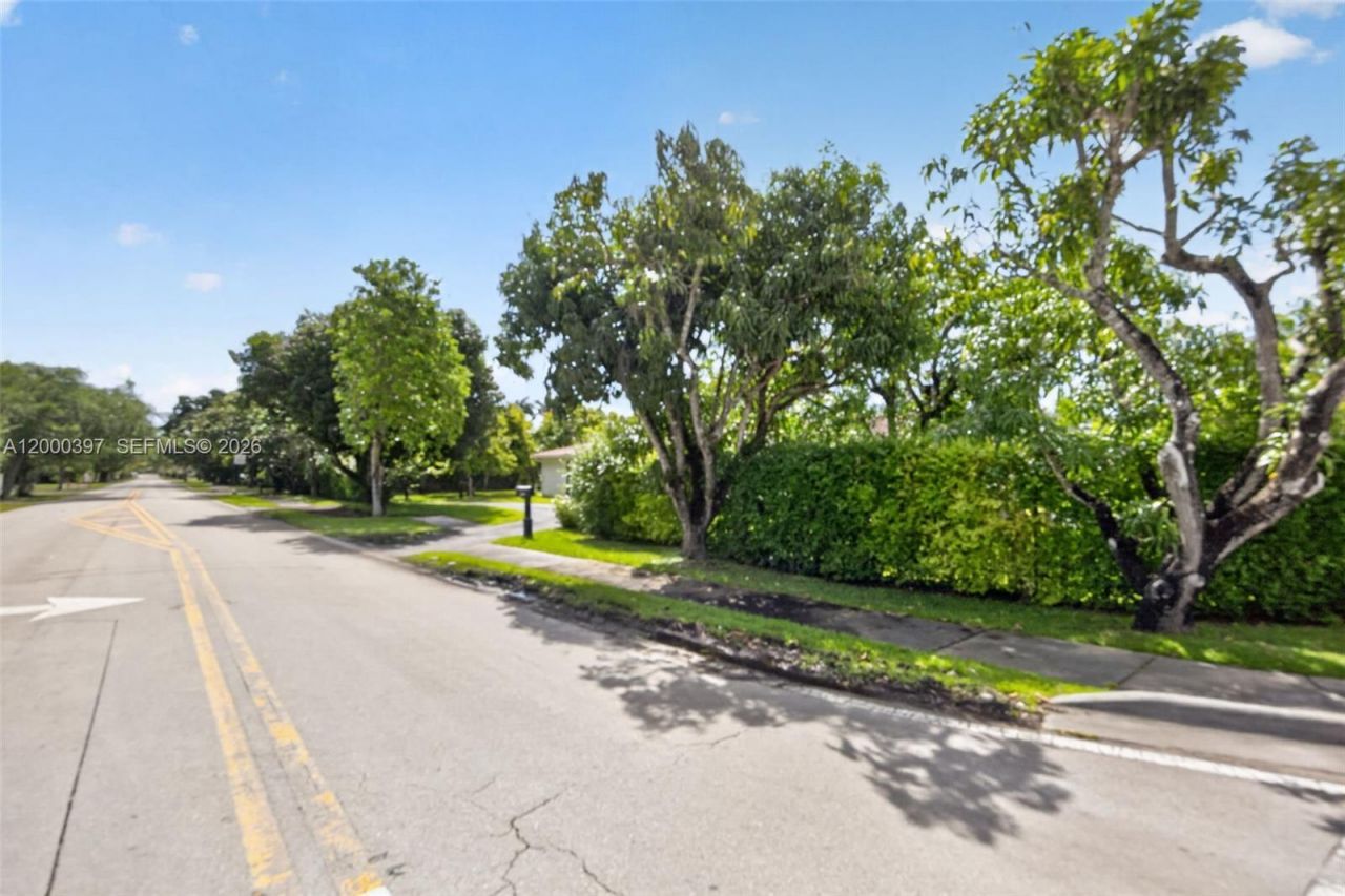 7690 SW 128th St, Pinecrest, FL 33156 Photo