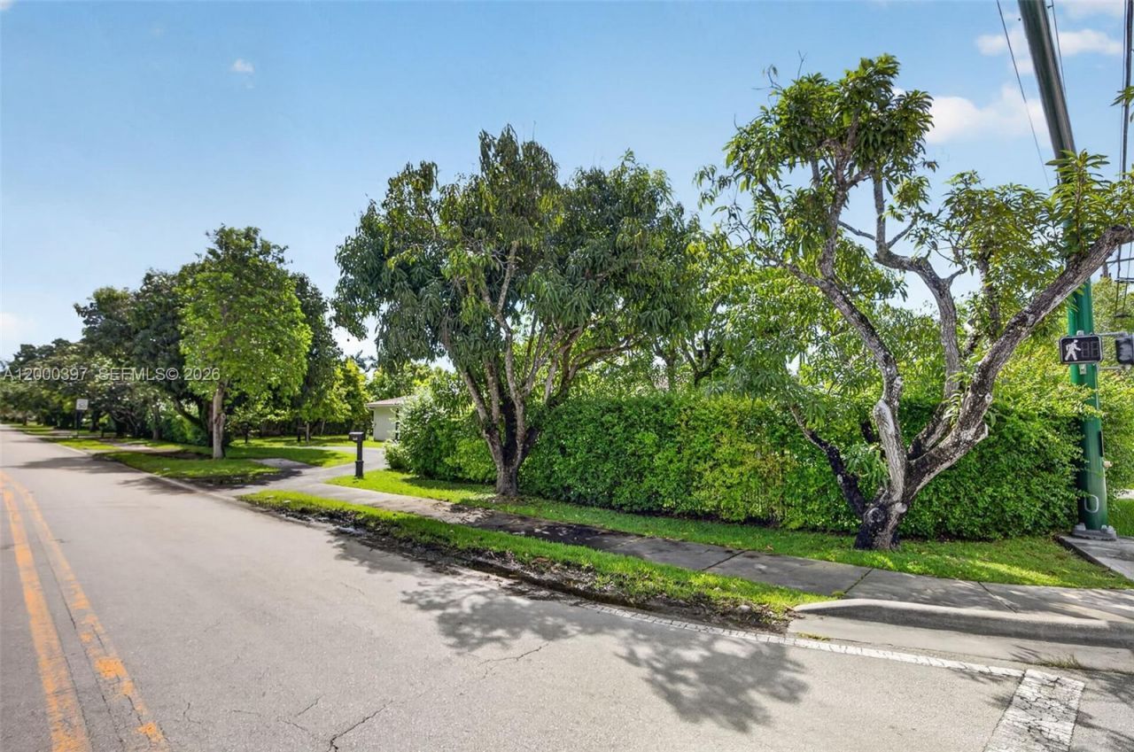 7690 SW 128th St, Pinecrest, FL 33156 Photo