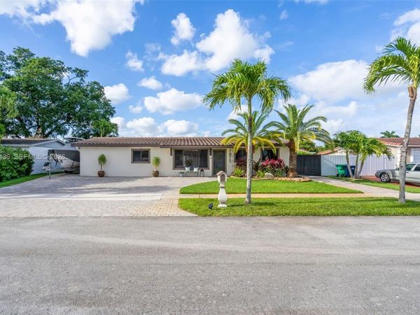 7875 NW 174th Ter, Hialeah, FL 33015