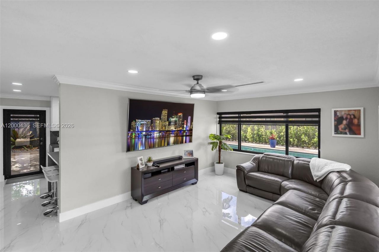 7875 NW 174th Ter, Hialeah, FL 33015 Photo