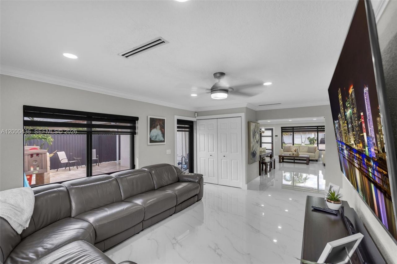 7875 NW 174th Ter, Hialeah, FL 33015 Photo