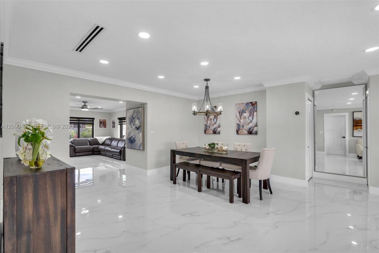 7875 NW 174th Ter, Hialeah, FL 33015 Photo