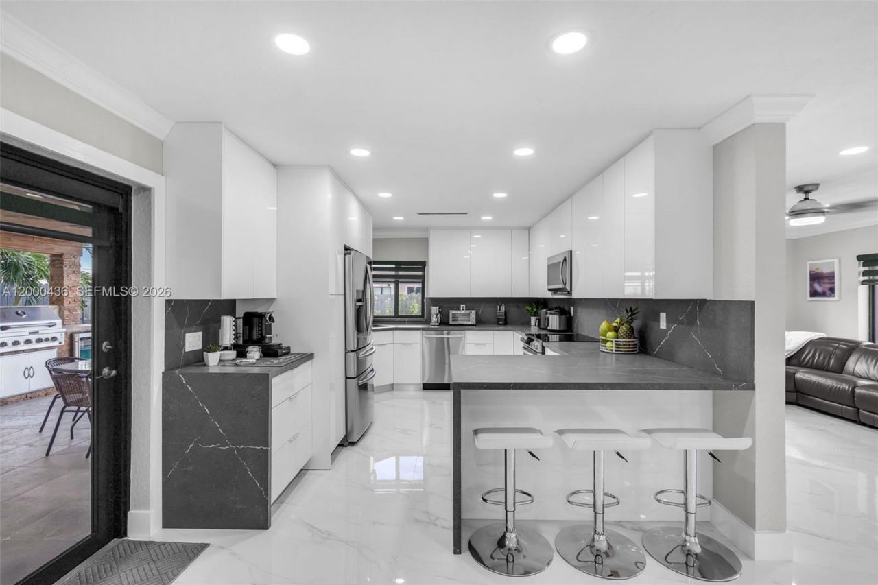 7875 NW 174th Ter, Hialeah, FL 33015 Photo