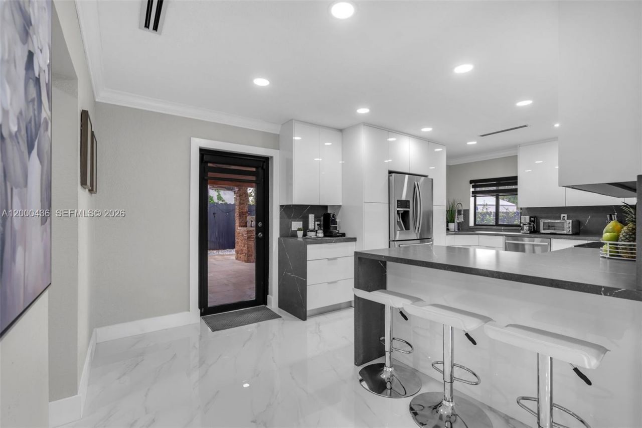 7875 NW 174th Ter, Hialeah, FL 33015 Photo