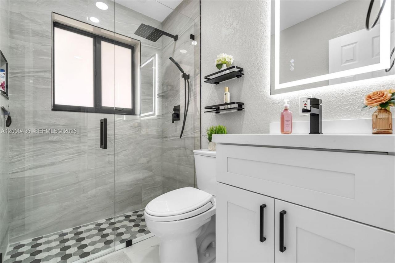 7875 NW 174th Ter, Hialeah, FL 33015 Photo