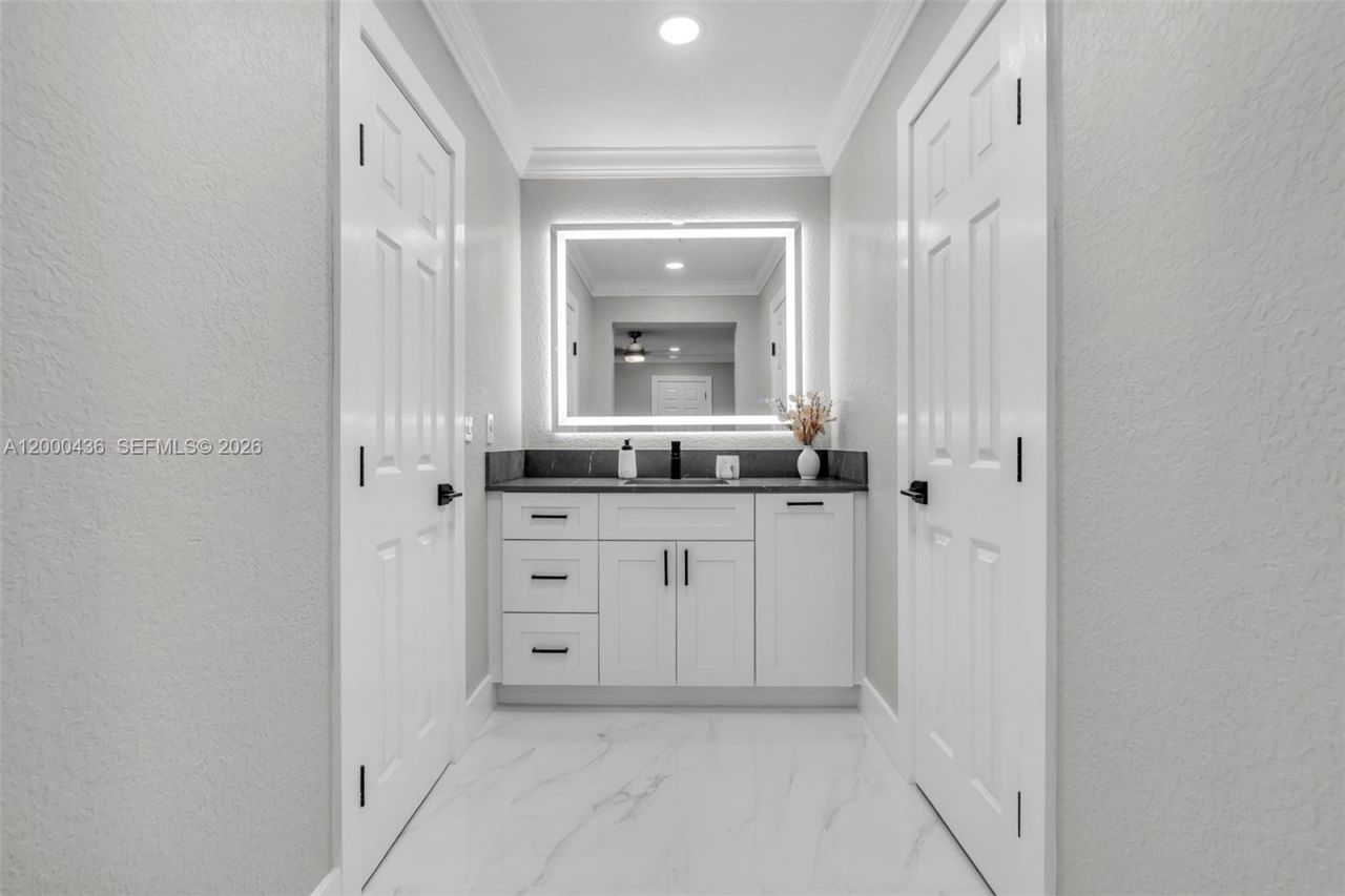 7875 NW 174th Ter, Hialeah, FL 33015 Photo