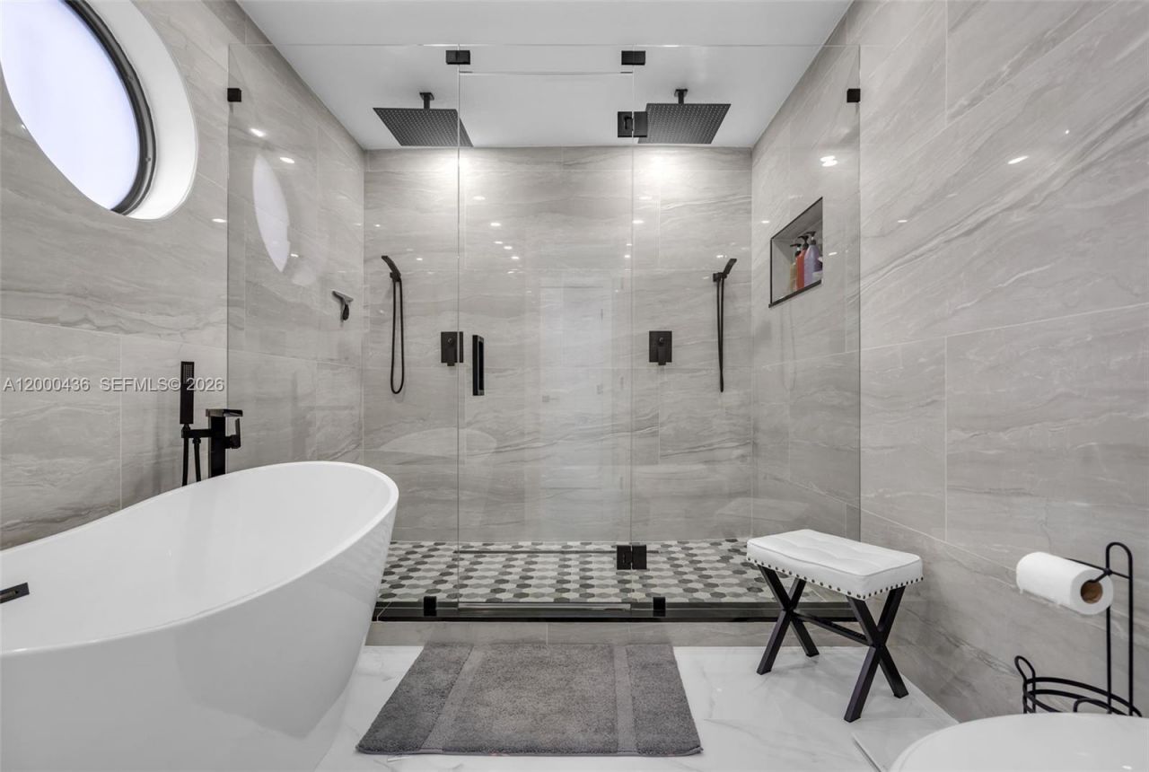 7875 NW 174th Ter, Hialeah, FL 33015 Photo