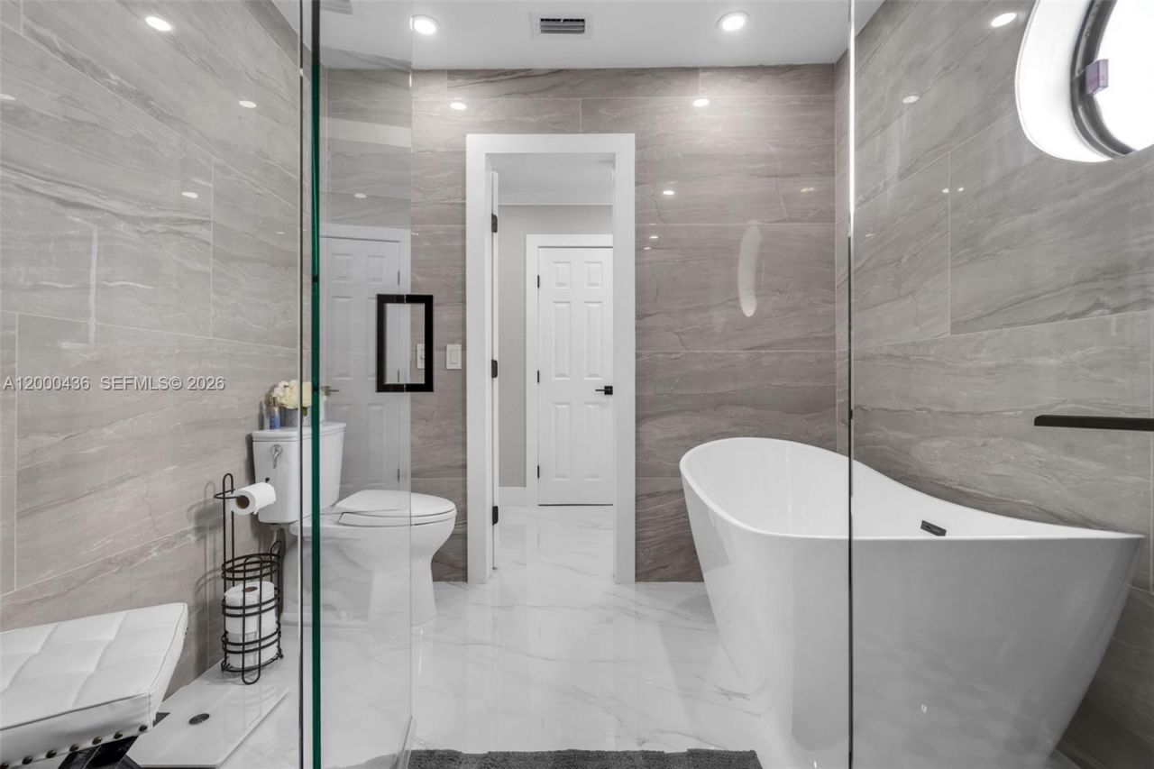 7875 NW 174th Ter, Hialeah, FL 33015 Photo