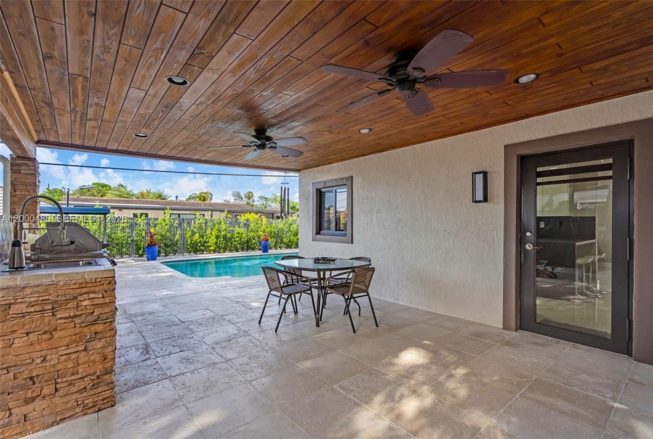 7875 NW 174th Ter, Hialeah, FL 33015 Photo