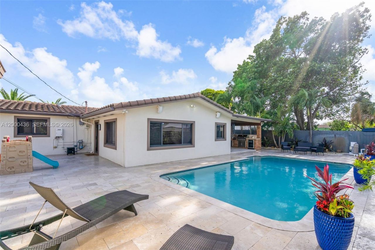 7875 NW 174th Ter, Hialeah, FL 33015 Photo