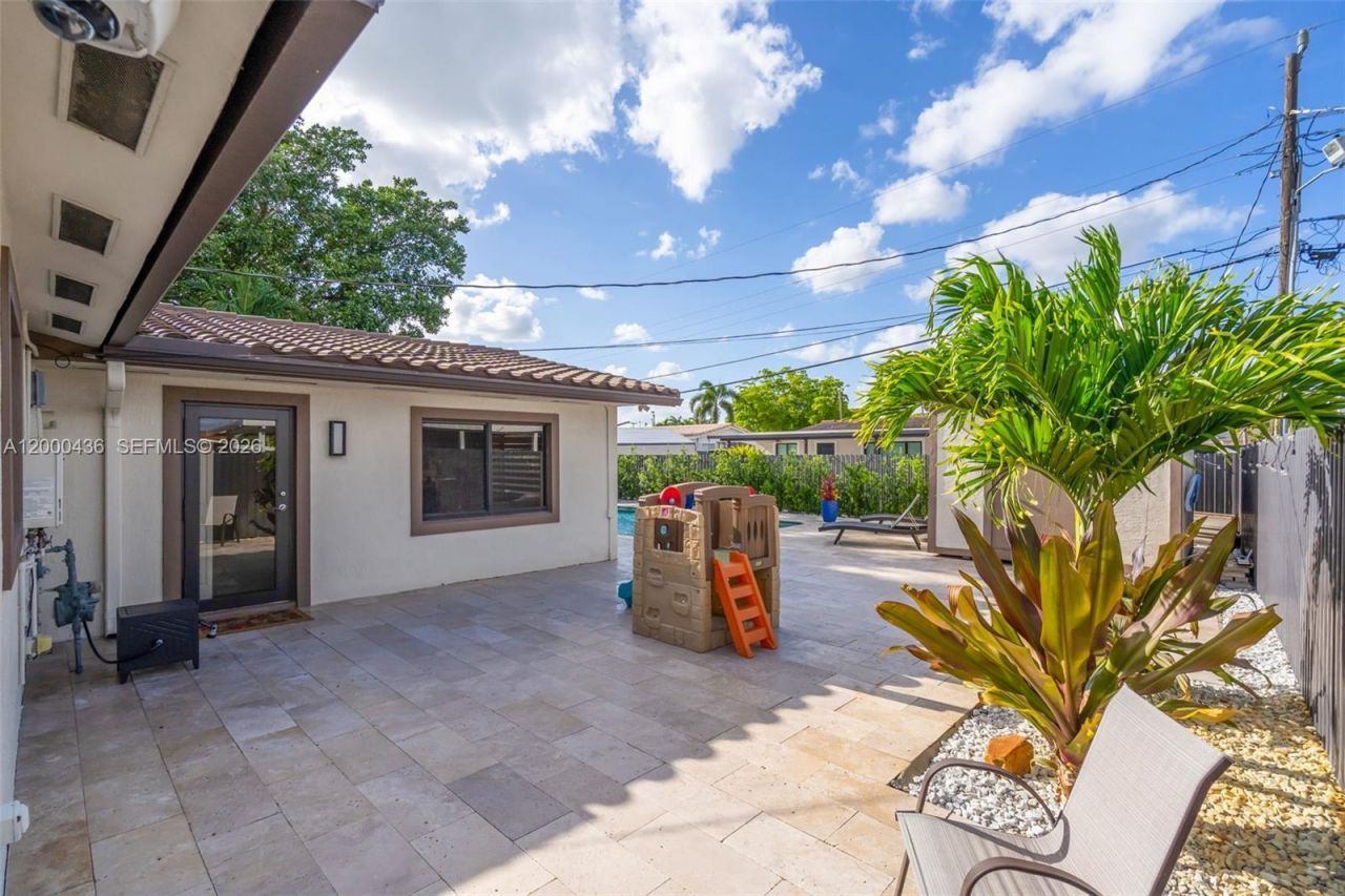 7875 NW 174th Ter, Hialeah, FL 33015 Photo